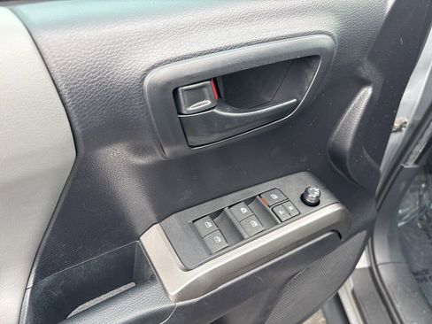 Used 2021 Toyota Tacoma SR5 RWD image 19