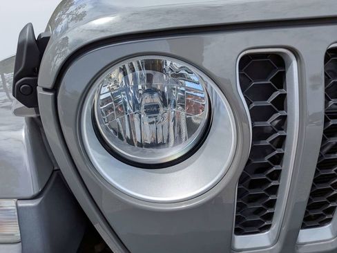 Used 2020 Jeep Gladiator Overland w/ Trailer Tow Package image 9