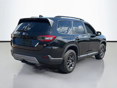 Used 2024 Honda Pilot TrailSport image 5