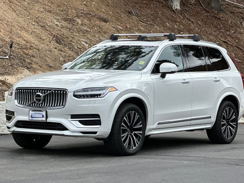 Certified 2023 Volvo XC90 T8 Plus AWD/4WD image 9
