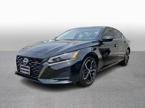 Used 2024 Nissan Altima 2.5 SR w/ SR Premium Package FWD image 1