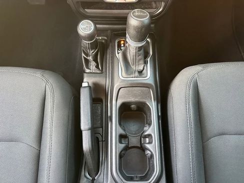 Used 2020 Jeep Gladiator Overland image 18