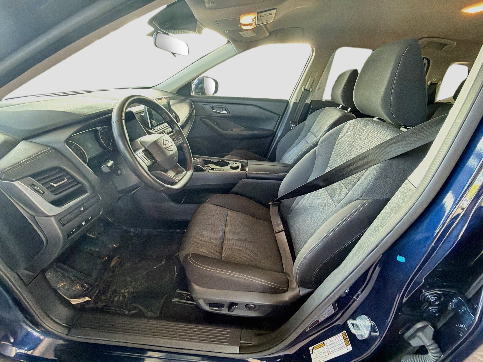 Used 2025 Nissan Rogue SV AWD/4WD image 13
