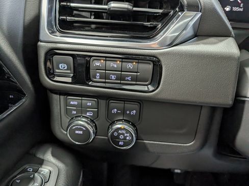 Used 2026 GMC Yukon Denali AWD/4WD image 23
