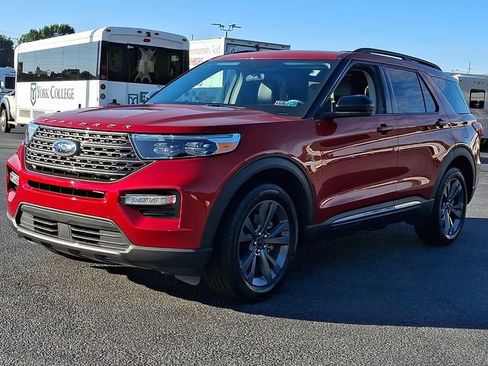 Used 2023 Ford Explorer XLT w/ Equipment Group 202A AWD/4WD image 6