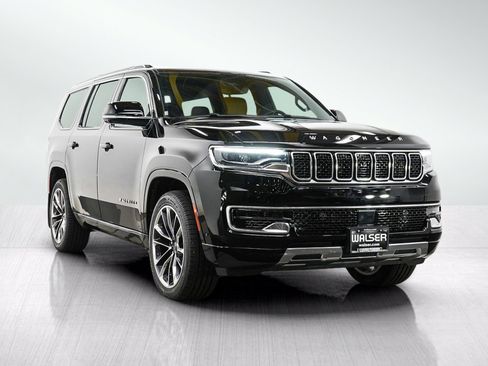 Used 2023 Jeep Wagoneer Series III w/ Premium Group I AWD/4WD image 7