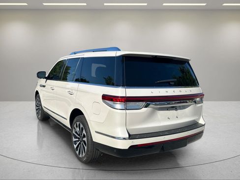 Used 2024 Lincoln Navigator Reserve AWD/4WD image 3
