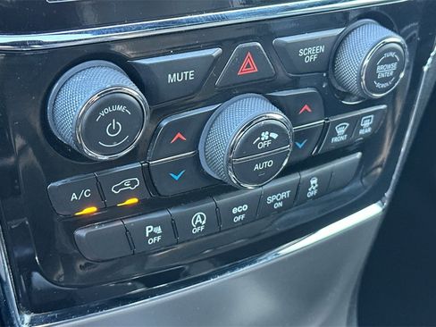 Used 2021 Jeep Grand Cherokee Limited w/ Luxury Group II image 20