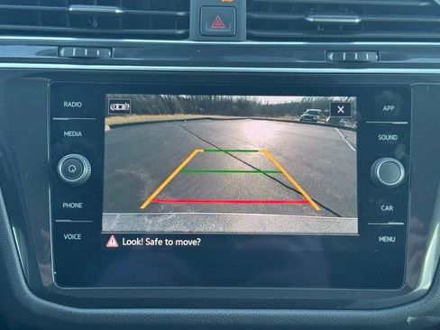 Used 2021 Volkswagen Tiguan SE image 23