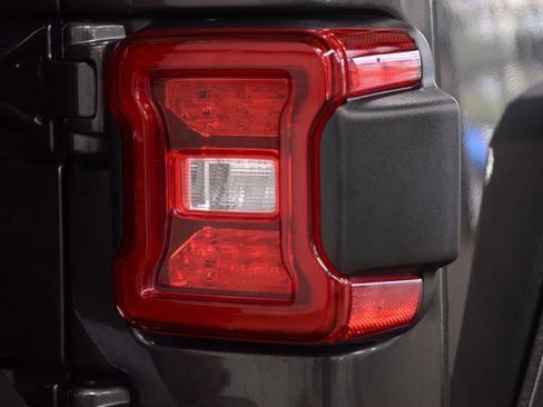 Used 2024 Jeep Wrangler Unlimited Rubicon w/ Convenience Group image 18