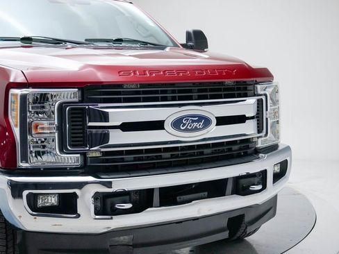 Used 2018 Ford F250 XLT w/ XLT Premium Package image 4