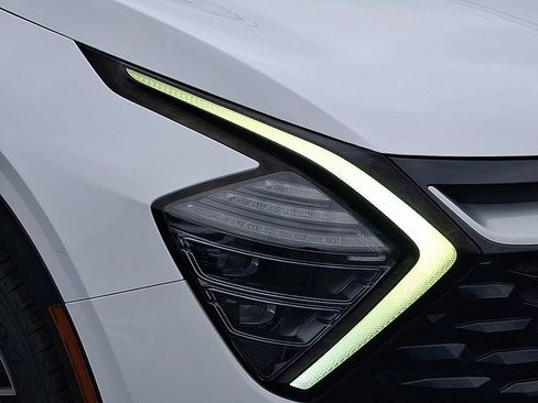 Used 2024 Kia Sportage EX AWD/4WD image 10