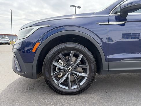 Used 2023 Volkswagen Tiguan SE w/ Panoramic Sunroof Package AWD/4WD image 13