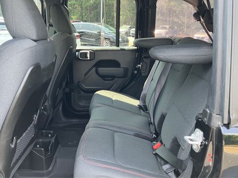 Used 2025 Jeep Wrangler Unlimited Rubicon AWD/4WD image 32