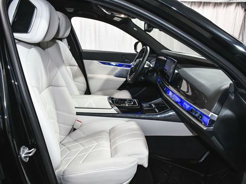 Used 2024 BMW i7 M70 w/ Executive Package AWD/4WD image 65