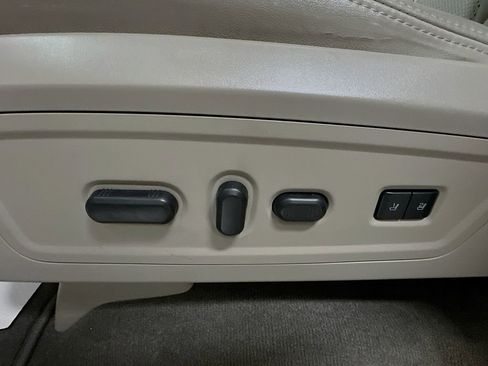 Used 2014 Lincoln Navigator 4WD image 37