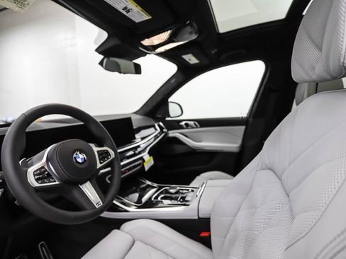 Used 2026 BMW X7 xDrive40i w/ M Sport Package image 11