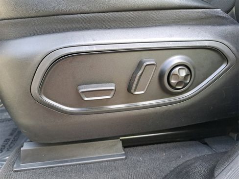 Used 2023 Jeep Grand Cherokee L Laredo image 30