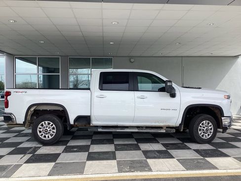 Used 2025 Chevrolet Silverado 2500 LT w/ Convenience Package image 4