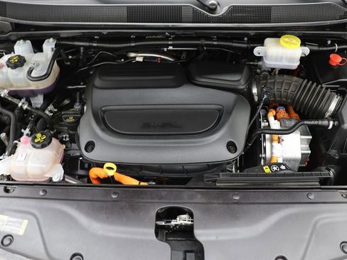 Used 2024 Chrysler Pacifica Select image 27