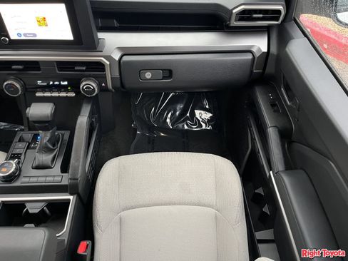 Certified 2025 Toyota 4Runner SR5 AWD/4WD image 19