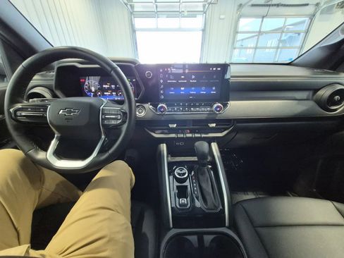 Used 2025 Chevrolet Colorado Trail Boss AWD/4WD image 23