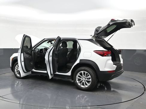 Used 2025 Chevrolet TrailBlazer LS FWD image 31