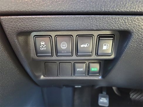 Used 2020 Nissan Rogue SV image 25