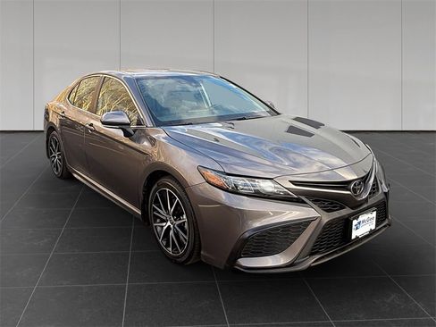 Used 2023 Toyota Camry SE w/ Cold Weather Package image 7