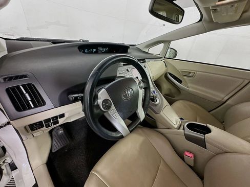 Used 2013 Toyota Prius Four w/ Deluxe Solar Roof Pkg image 9