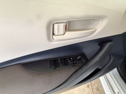 Used 2025 Toyota Corolla LE FWD image 11