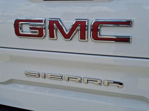 Used 2025 GMC Sierra 1500 AT4 w/ AT4 Premium Package AWD/4WD image 27