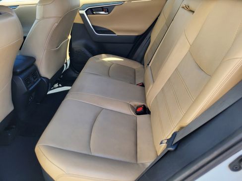 Used 2019 Toyota RAV4 Limited image 17