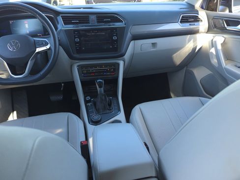 Certified 2022 Volkswagen Tiguan SE w/ Panoramic Sunroof Package image 19