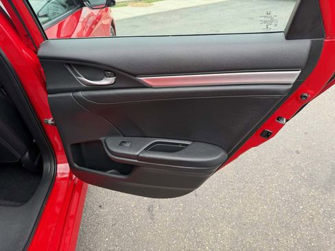 Used 2016 Honda Civic Touring image 17