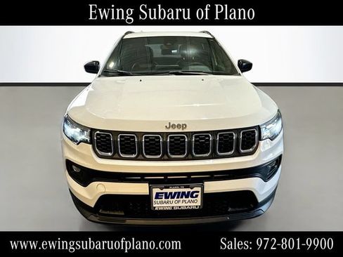 Used 2024 Jeep Compass Latitude AWD/4WD image 2