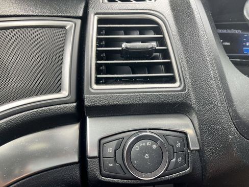 Used 2018 Ford Explorer XLT w/ Equipment Group 202A AWD/4WD image 25