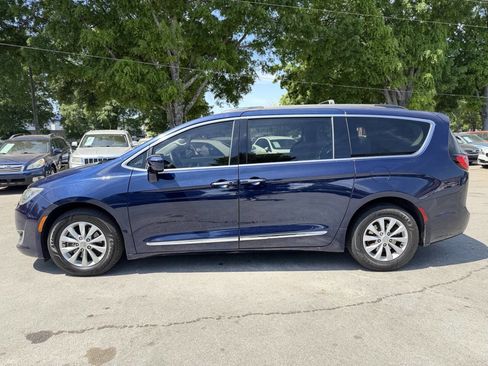 Used 2017 Chrysler Pacifica Touring-L FWD image 33