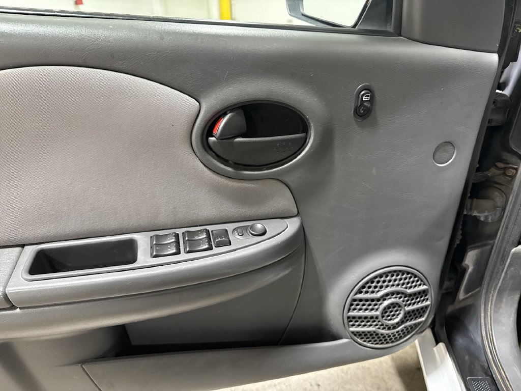 Used 2006 Saturn ION Level 2 w/ Preferred Pkg FWD image 19