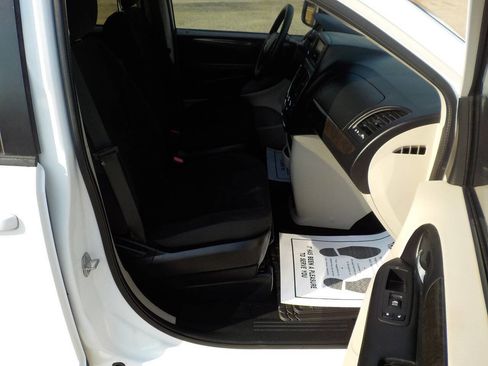 Used 2018 Dodge Grand Caravan SE w/ UConnect Hands-Free Group FWD image 26