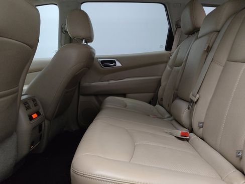 Used 2017 Nissan Pathfinder Platinum image 18