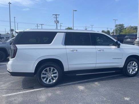 Used 2025 Chevrolet Suburban Premier AWD/4WD image 11
