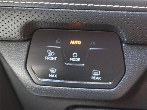 Used 2024 Volkswagen Atlas SE FWD image 16