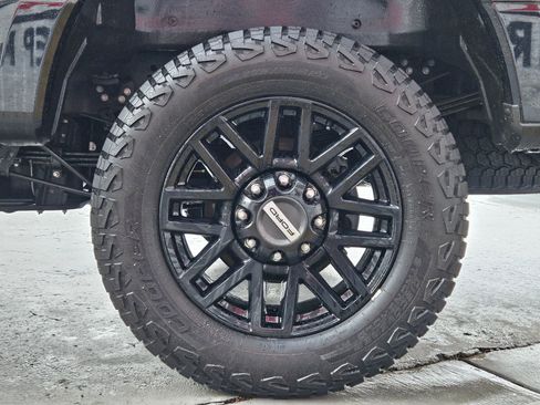 Used 2022 Ford F250 Lariat w/ Black Appearance Package image 28