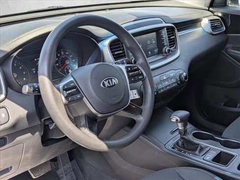 Used 2019 Kia Sorento FWD image 10