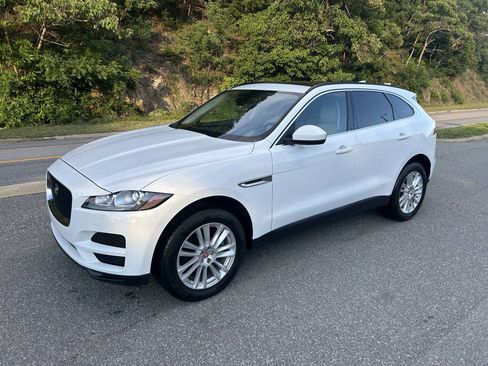 Used 2017 Jaguar F-PACE Prestige AWD/4WD image 2