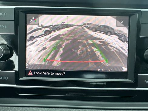 Used 2024 Volkswagen Jetta SE w/ Panoramic Sunroof Package image 17