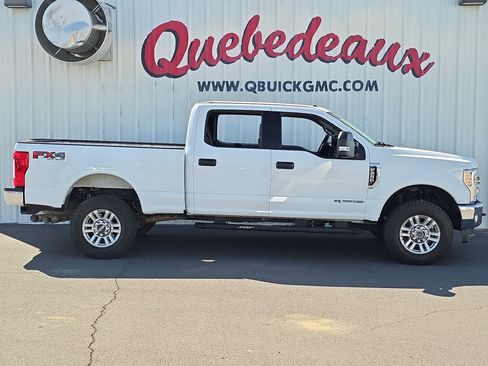 Used 2019 Ford F250 XLT w/ FX4 Off-Road Package image 13