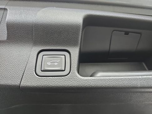 Certified 2023 GMC Acadia SLT w/ Preferred Package AWD/4WD image 17