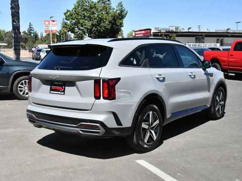 Used 2023 Kia Sorento EX FWD image 8